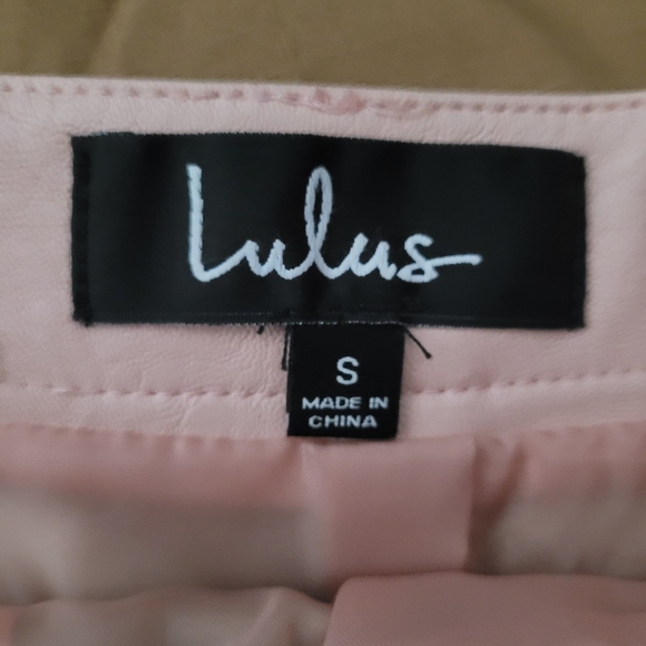LULU'S | faux/ vegan leather lined mini skirt - Picture 5 of 8